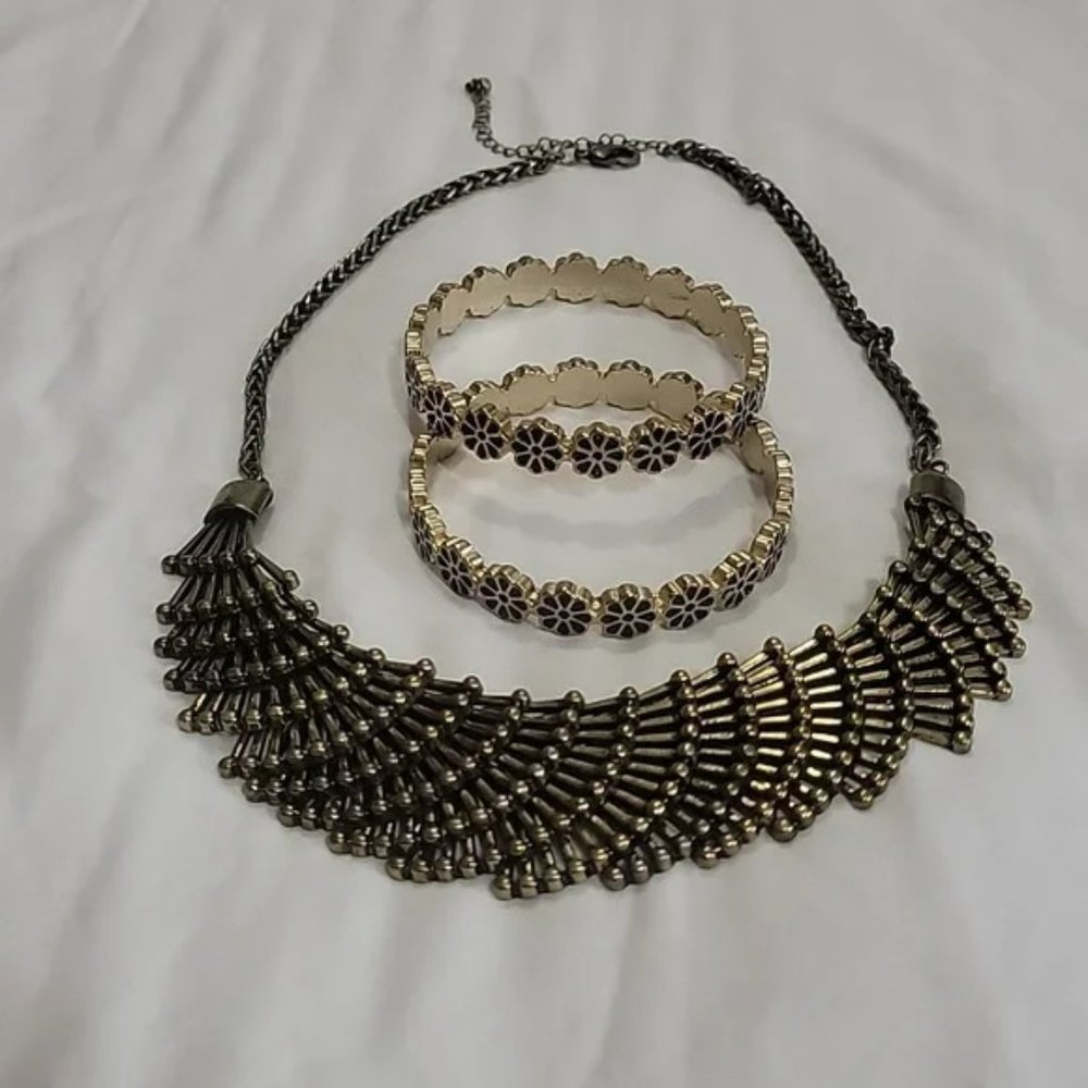 Antiqued Gold-Toned Necklace / Collar  and Daisies Bracelets Bundle